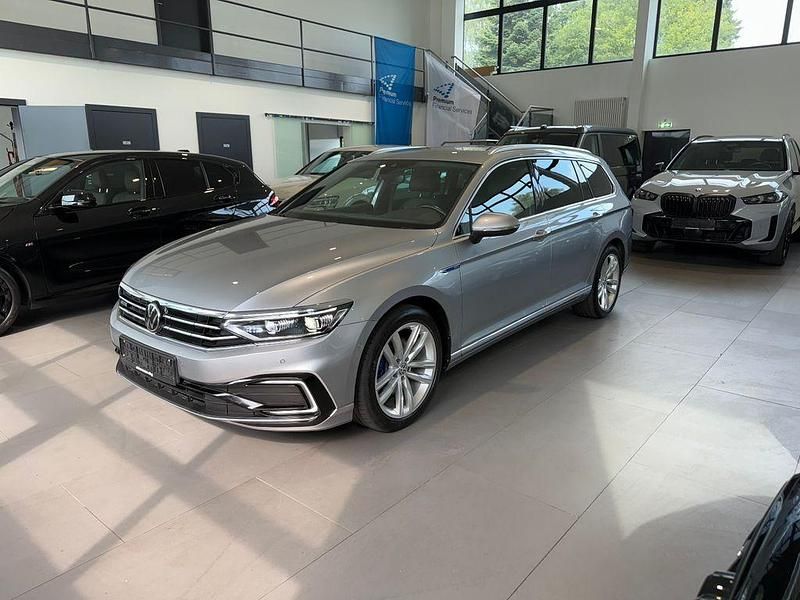 Silber Gebraucht 2020 VW Passat GTE Limousine | 20.990 € (Fairer Preis) - Bild 1/4