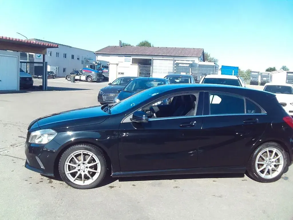 Gebraucht Mercedes A180 122 PS (89 kW) 2017 Schwarz Kleinwagen
