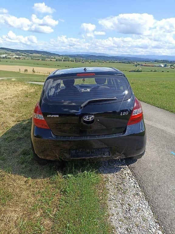 Gebraucht Hyundai i20 Classic 77 PS (56 kW) 2011 Schwarz Kleinwagen