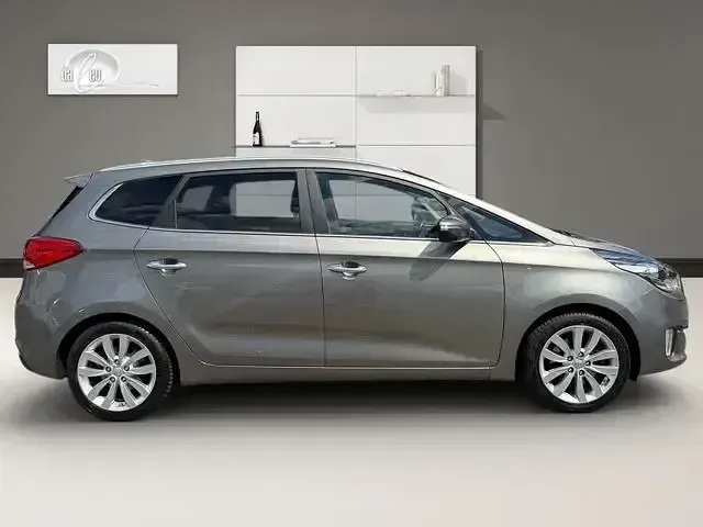 Gebraucht Kia Carens Premium 116 PS (85 kW) 2016 Silber Van / Kleinbus