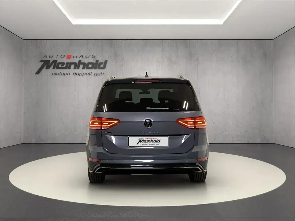Neu VW Touran Goal 150 PS (110 kW) 2025 Delfingrau metallic Van / Kleinbus