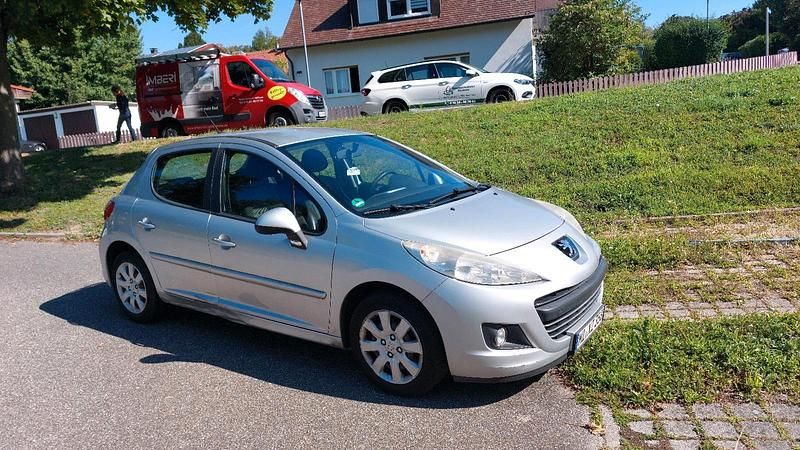 Grau Gebraucht 2010 Peugeot 207 Kleinwagen | 1.200 € (Guter Preis) - Bild 1/4