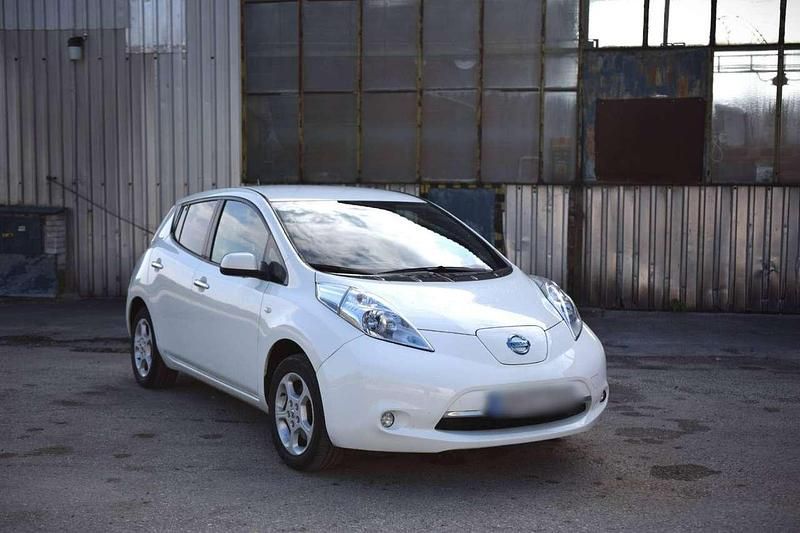 Second-hand Nissan Leaf Tekna 80 kW (109 CP) 2017 Alb Hatchback