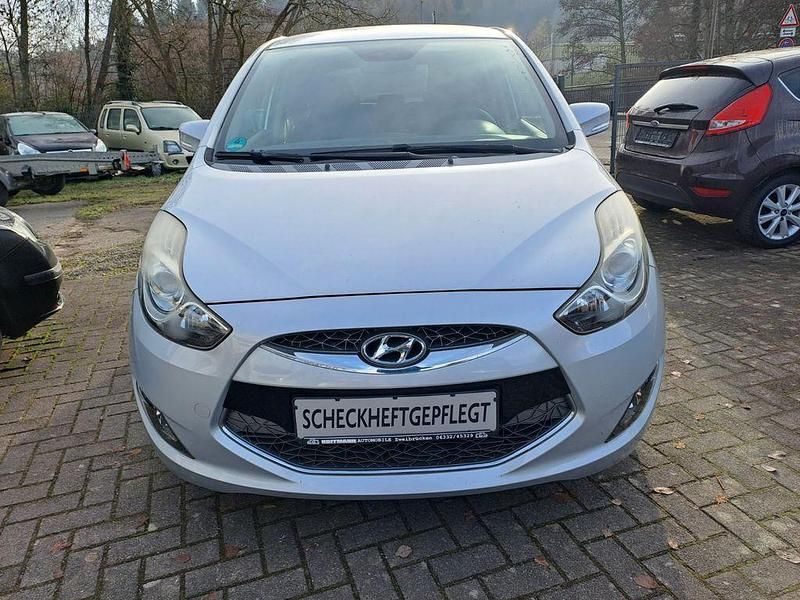 Gebraucht Hyundai ix20 Style 125 PS (91 kW) 2011 Silber Kleinwagen