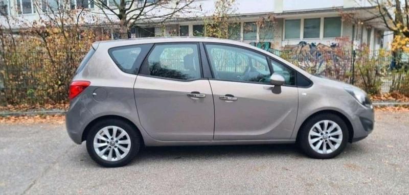 Gebraucht Opel Meriva 95 PS (69 kW) 2012 Silber Van / Kleinbus