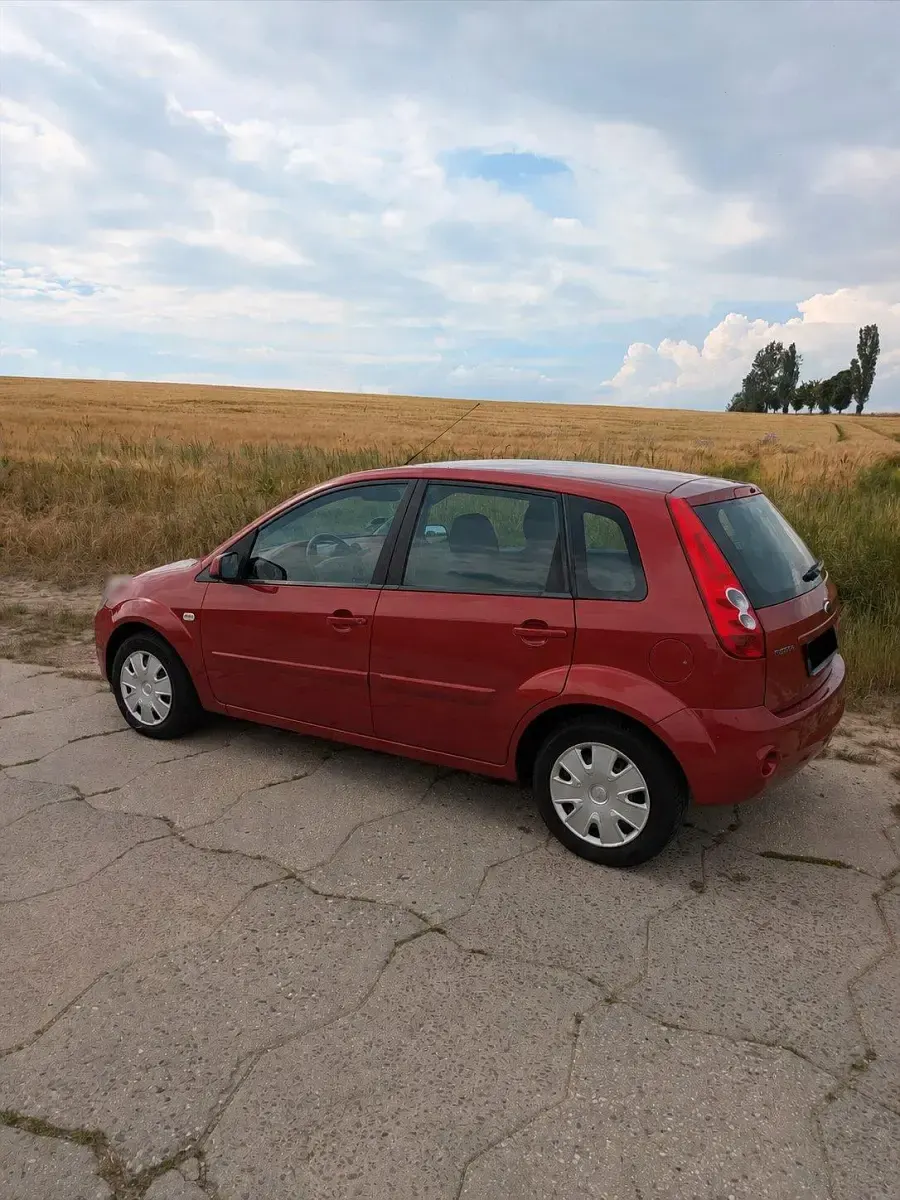 Gebraucht Ford Fiesta 80 PS (58 kW) 2008 Rot Kleinwagen