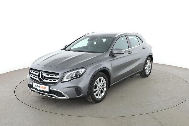 Grau Gebraucht 2018 Mercedes GLA200 Urban SUV | 20.180 € (Fairer Preis) - Bild 1/3