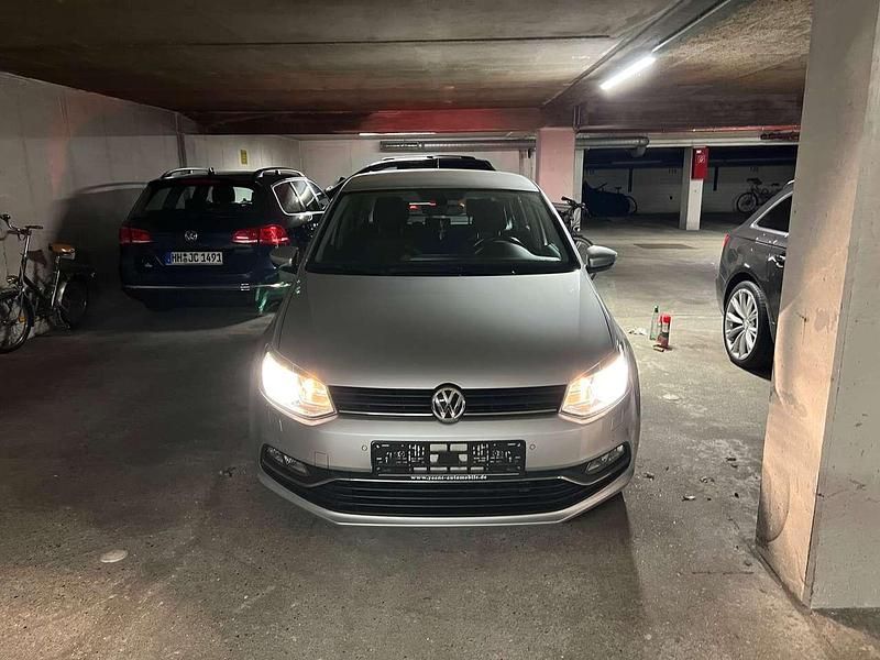 Grau Gebraucht 2015 VW Polo Comfortline Limousine | 8.500 € (Fairer Preis) - Bild 1/4