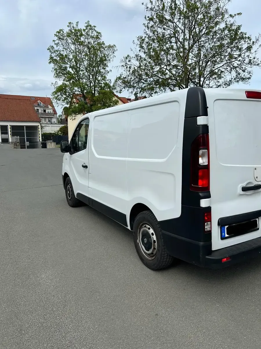 Gebraucht Renault Trafic 90 PS (66 kW) 2016 Weiß Van / Kleinbus