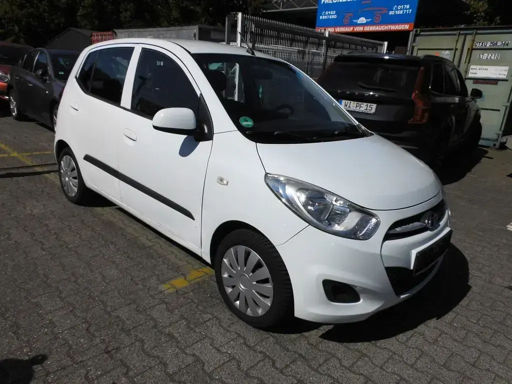 Gebraucht Hyundai i10 Edition 69 PS (50 kW) 2013 Weiß Kleinwagen