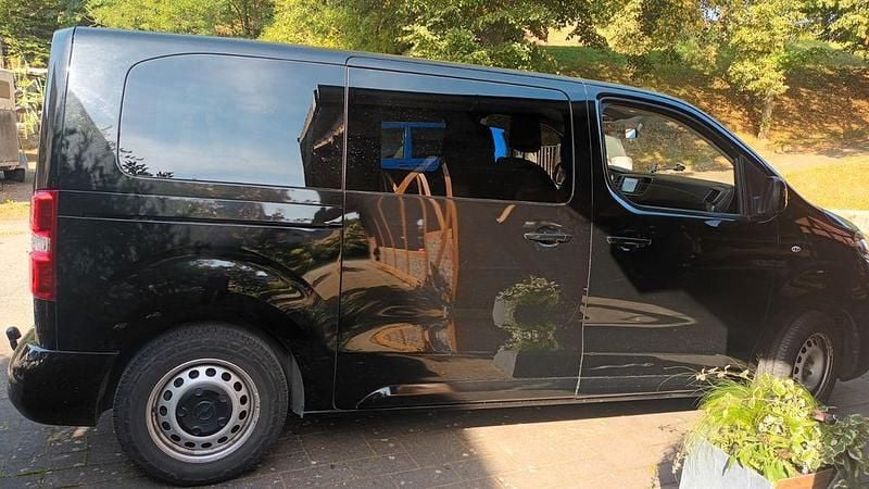 Schwarz Gebraucht 2021 Opel Vivaro Van | 18.900 € (Fairer Preis) - Bild 1/4