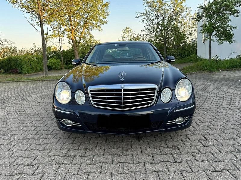 Blau Gebraucht 2007 Mercedes E280 Limousine | 4.700 € (Guter Preis) - Bild 1/4