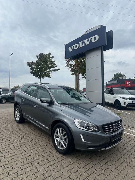 Grau Gebraucht 2016 Volvo XC60 Summum SUV | 22.450 € (Fairer Preis) - Bild 1/4