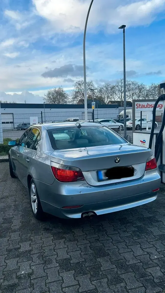 Gebraucht BMW 525 177 PS (130 kW) 2005 Grau Limousine