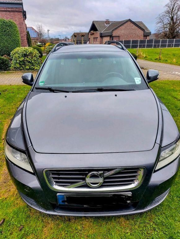 Grau Gebraucht 2010 Volvo V50 Kombi | 2.800 € (Fairer Preis) - Bild 1/4