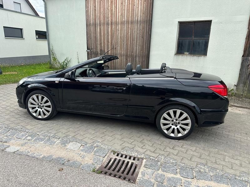 Gebraucht Opel Astra Cabriolet 140 PS (102 kW) 2007 Schwarz Cabrio
