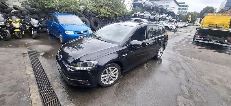 Schwarz Gebraucht 2018 VW Golf VII Comfortline Kombi | 10.999 € (Fairer Preis) - Bild 1/4