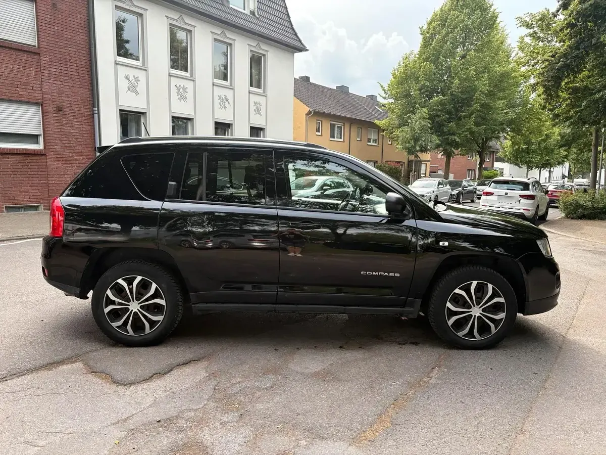Used Jeep Compass Limited 170 HP (125 kW) 2011 Black SUV