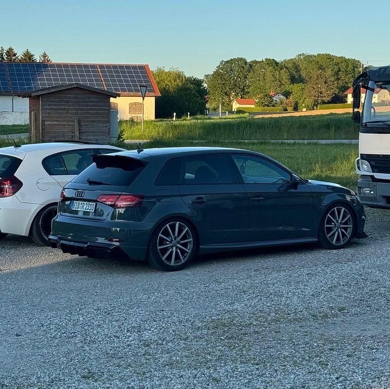 Grau Gebraucht 2017 Audi A3 Sport Limousine | 16.900 € (Etwas zu teuer) - Bild 1/4