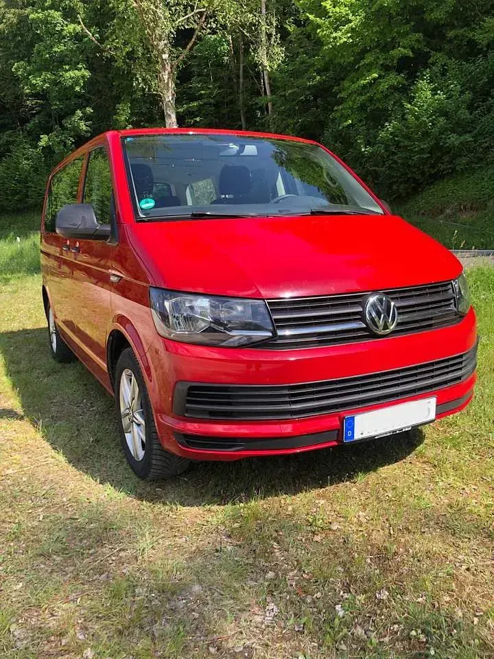 Gebraucht VW Multivan Trendline 150 PS (110 kW) 2015 Rot Van / Kleinbus