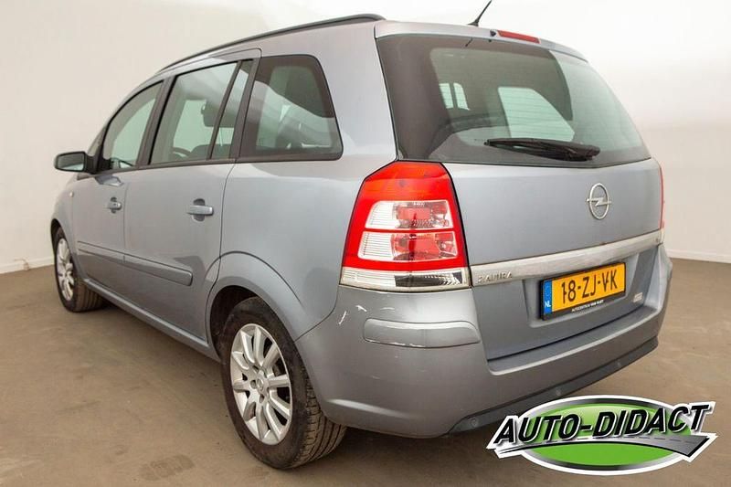 Gebraucht Opel Zafira 140 PS (102 kW) 2008 Silber Van / Kleinbus