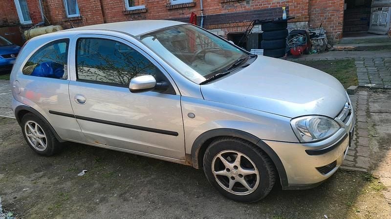 Second-hand Opel Corsa 44 CP (32 kW) 2004 Hatchback