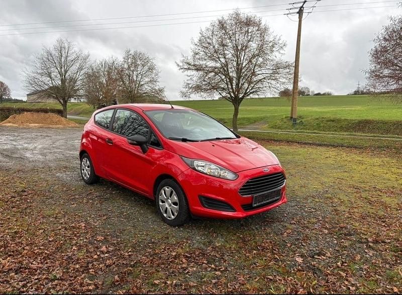 Gebraucht Ford Fiesta Trend 60 PS (44 kW) 2015 Rot Kleinwagen