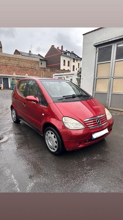 Rot Gebraucht 1998 Mercedes A160 Elegance Van / Kleinbus | 2.999 € (Teuer) - Bild 1/4