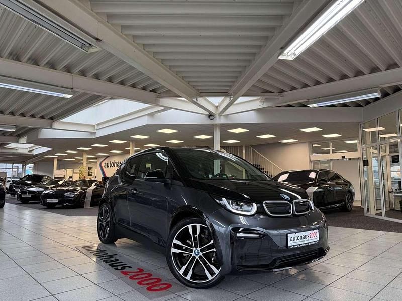 Mineralgrau metallic/akzent b Gebraucht 2022 BMW i3 Comfort Edition Kleinwagen | 22.950 € (Fairer Preis) - Bild 1/4