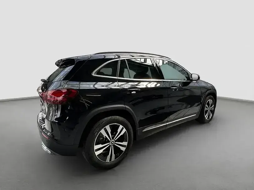 Gebraucht Mercedes GLA200 150 PS (110 kW) 2025 Metalliclack kosmosschwarz (metallic) SUV