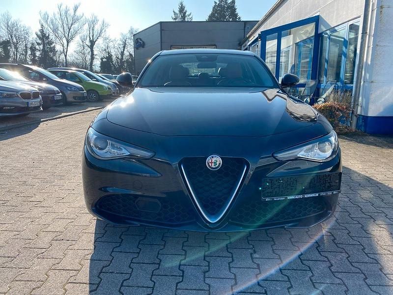 Gebraucht Alfa Romeo Giulia Super 150 PS (110 kW) 2017 Schwarz Limousine