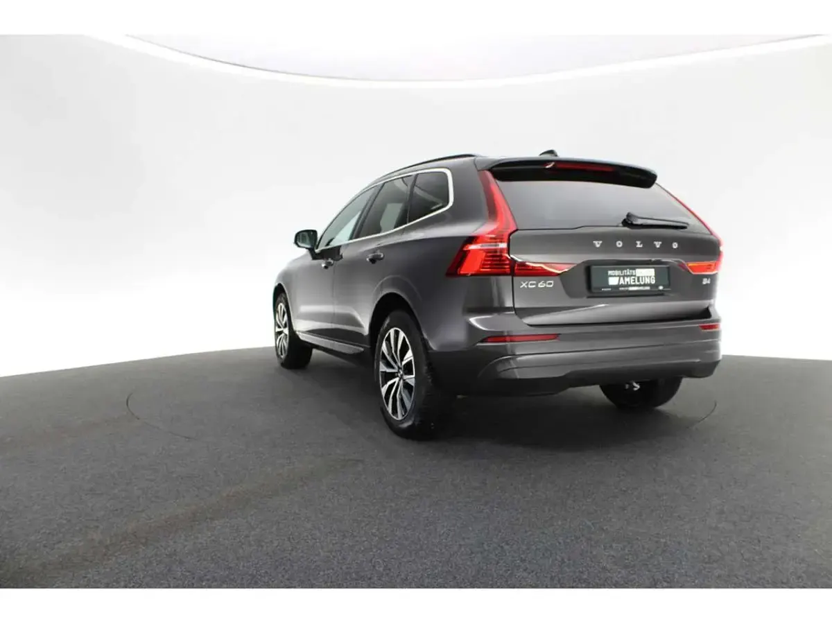 Gebraucht Volvo XC60 Core 197 PS (144 kW) 2024 Grau SUV