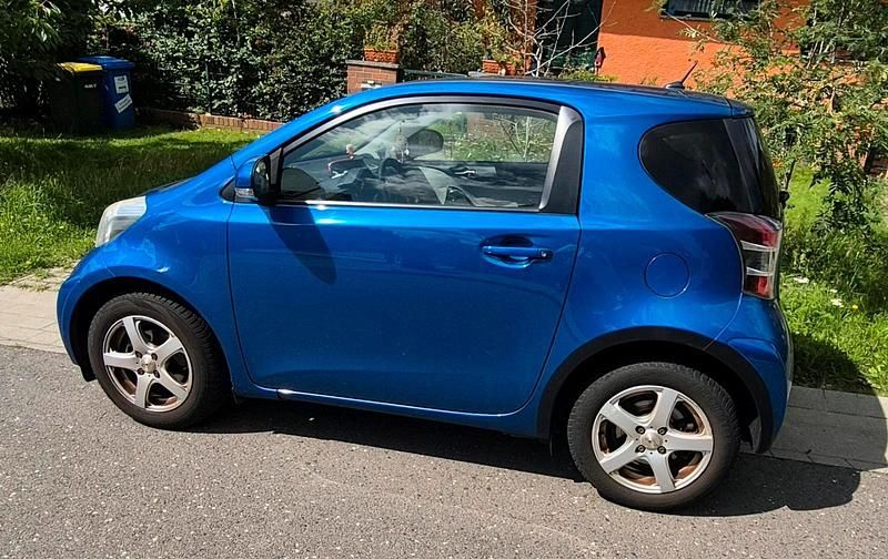 Blau Gebraucht 2014 Toyota iQ Kleinwagen | 5.800 € - Bild 1/4