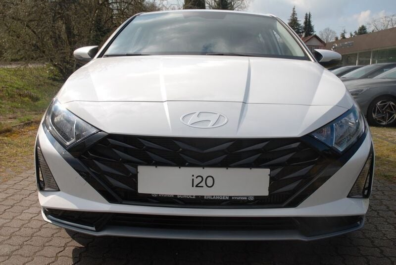 Gebraucht Hyundai i20 Select 101 PS (74 kW) 2024 Weiß Limousine