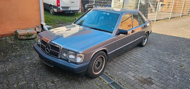 Gebraucht Mercedes 190 160 PS (117 kW) 1990 Silber Limousine