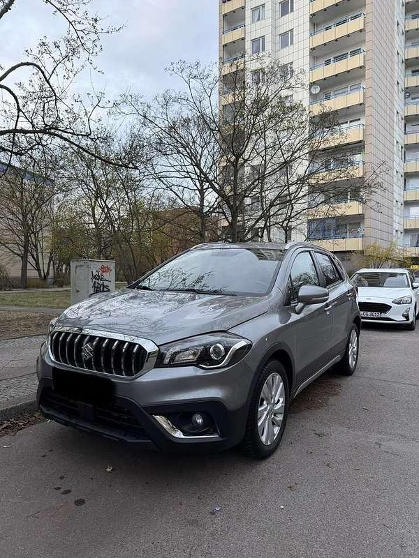 Usado Suzuki SX4 Comfort 140 HP (102 kW) 2017 Cinzento Sedan