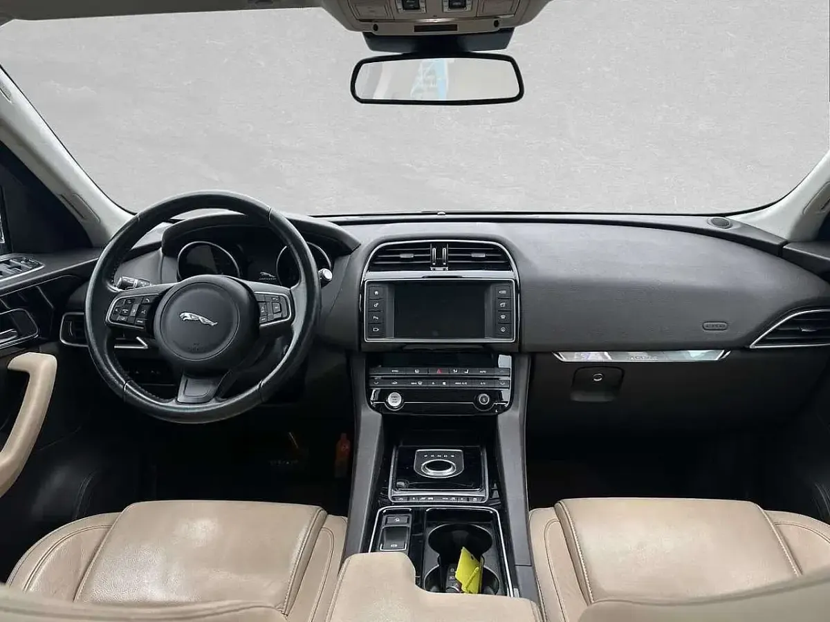 Gebraucht Jaguar F-Pace Prestige 179 PS (131 kW) 2016 Blau (loire blue) SUV