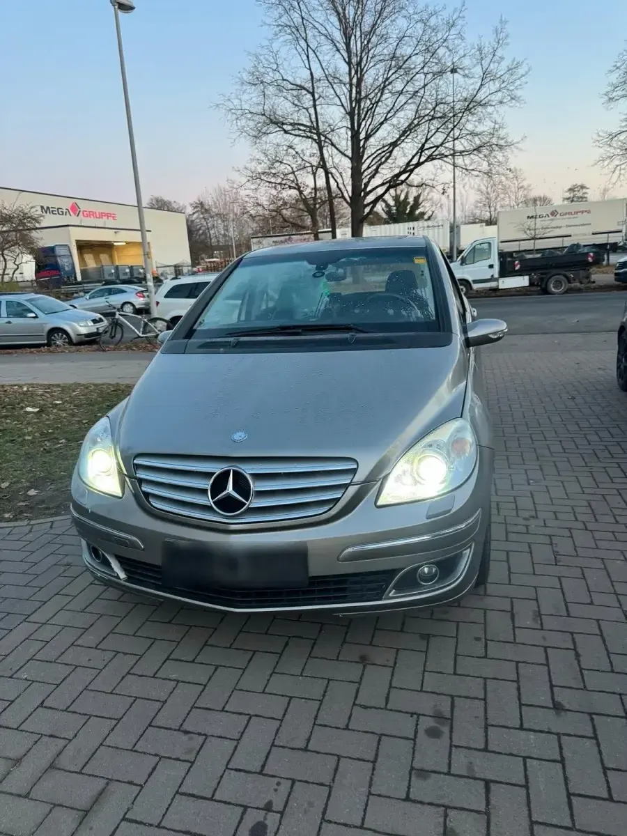 Gebraucht Mercedes B200 140 PS (102 kW) 2006 Silber Van / Kleinbus