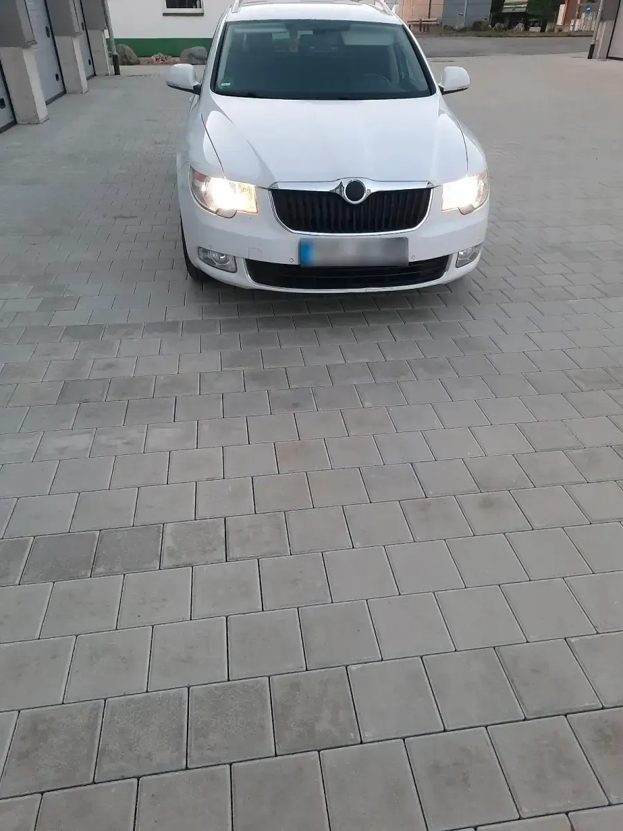 Gebraucht Skoda Superb 140 PS (102 kW) 2011 Weiß Kombi