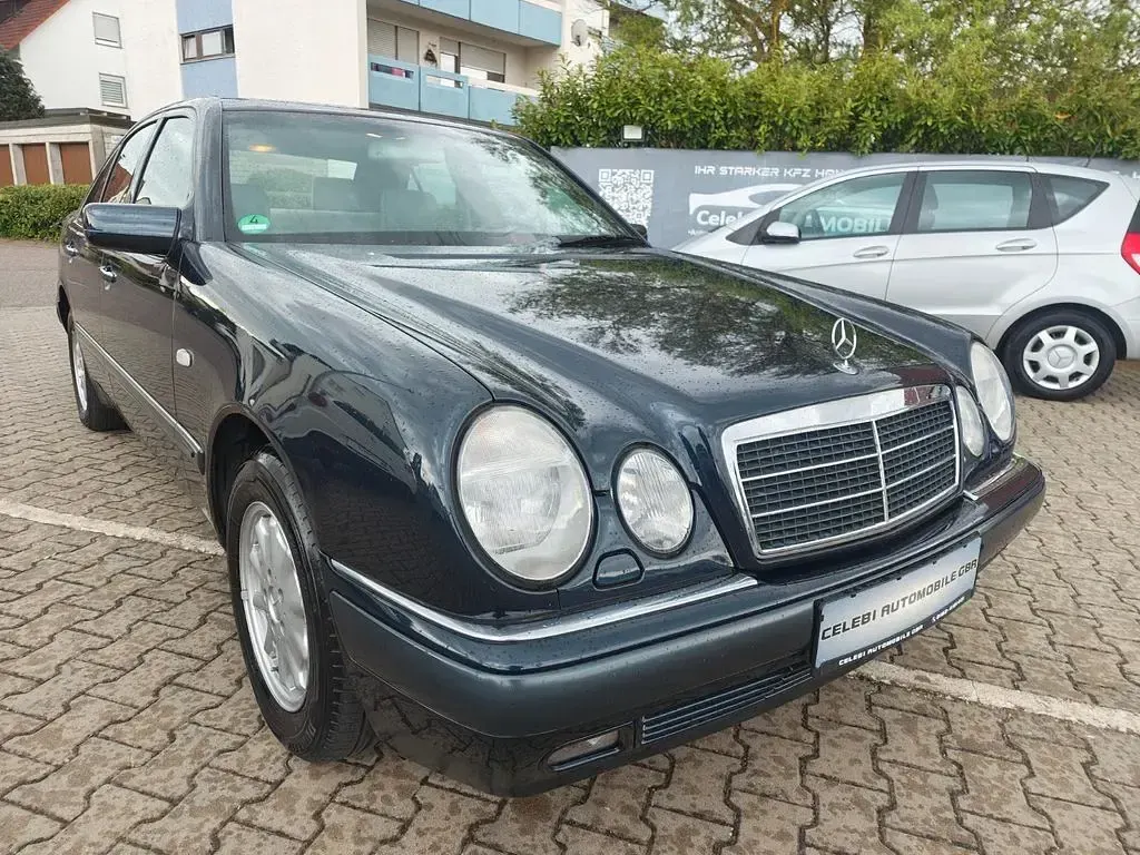 Gebraucht Mercedes E240 Elegance 170 PS (125 kW) 1998 Blau Limousine