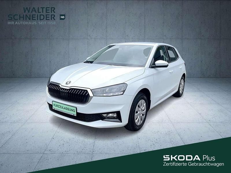 Moonweiss metallic Neu 2025 Skoda Fabia Essence Limousine | 18.490 € (Guter Preis) - Bild 1/4