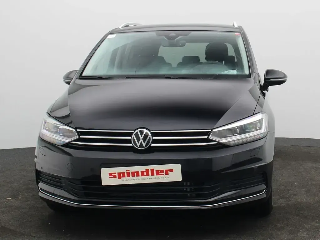 Gebraucht VW Touran Comfortline 150 PS (110 kW) 2024 Deep black perleffekt Van / Kleinbus