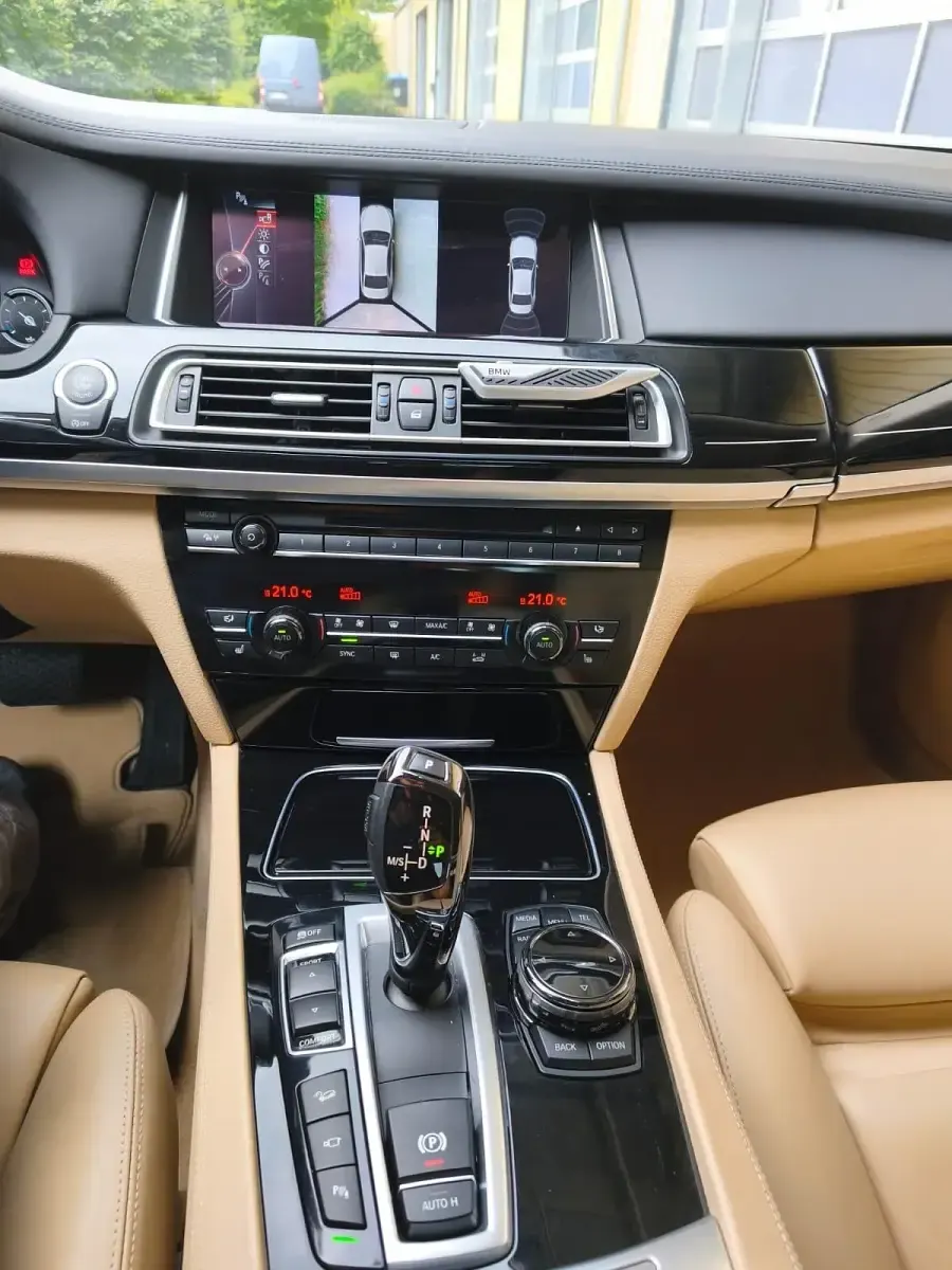 Gebraucht BMW 740 313 PS (230 kW) 2014 Blau Limousine