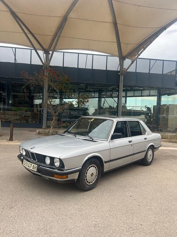 Gebraucht BMW 524 116 PS (85 kW) 1986 Silber Limousine
