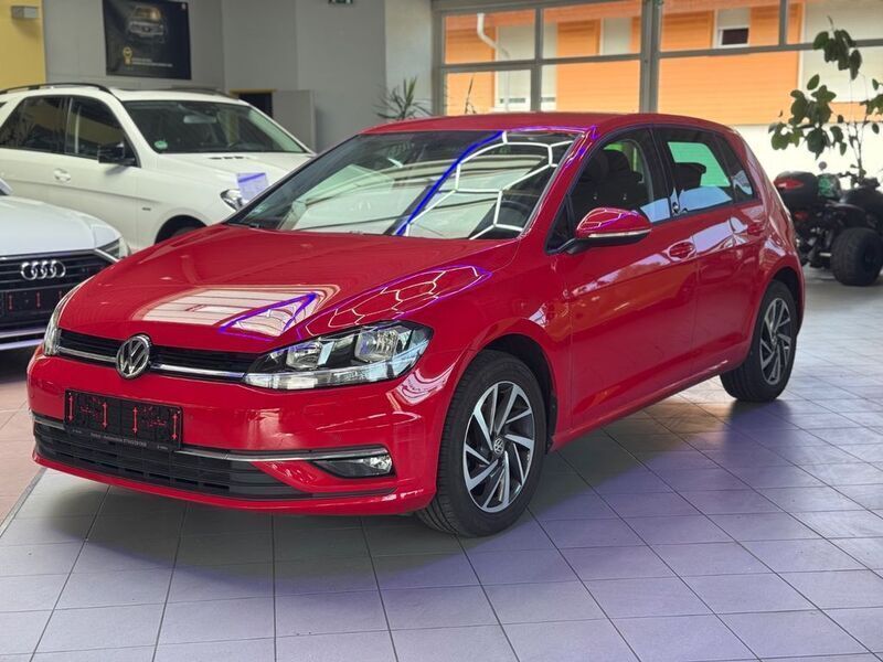 Rot Gebraucht 2018 VW Golf VII Sound Limousine | 11.980 € (Fairer Preis) - Bild 1/4