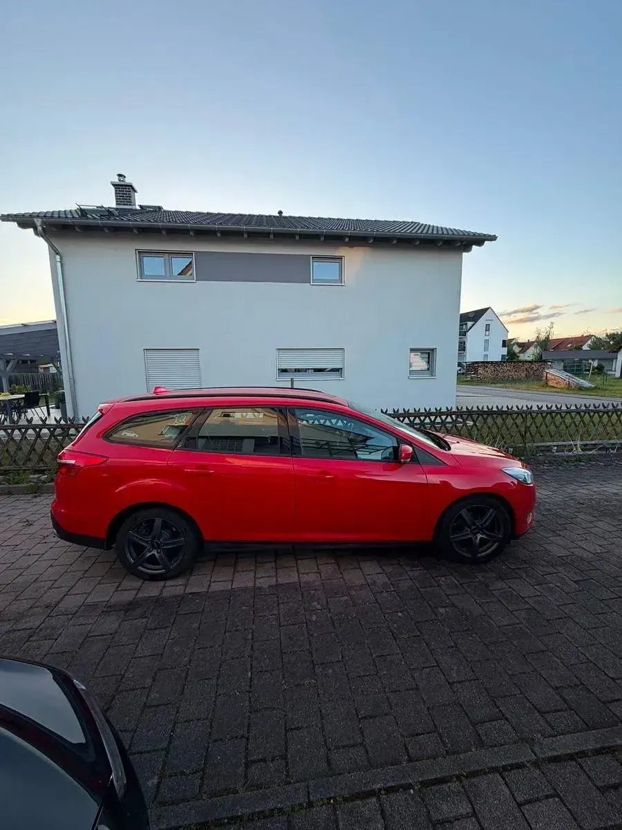 Gebraucht Ford Focus Business Edition 105 PS (77 kW) 2017 Rot Kombi