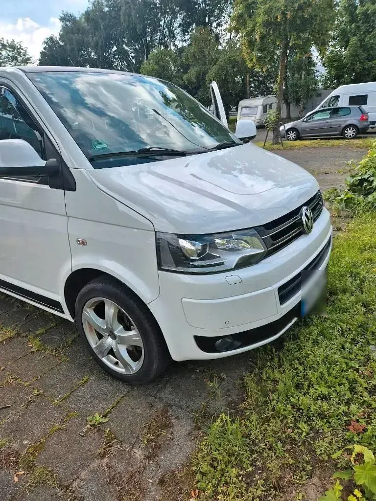 Gebraucht VW Multivan Edition 179 PS (131 kW) 2013 Weiß Van / Kleinbus