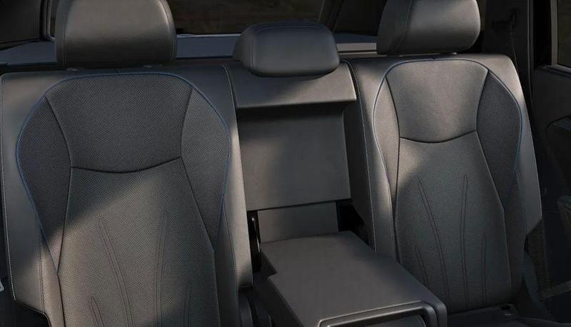 Neu VW Tayron R-line 177 PS (130 kW) 2026 Grenadillschwarz metallic SUV