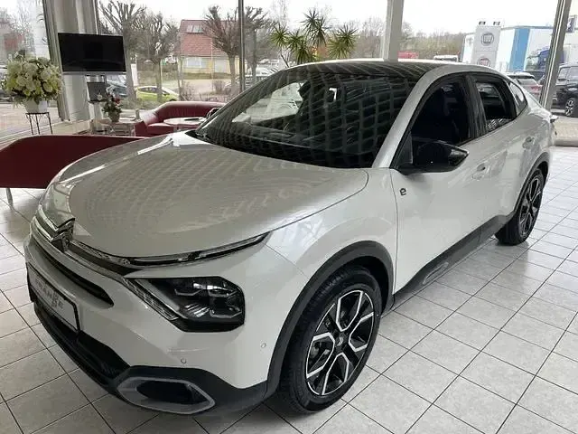 Gebraucht Citroën e-C4 Shine 100 kW (136 PS) 2023 Perlmuttweiß perlmutt lackier Limousine