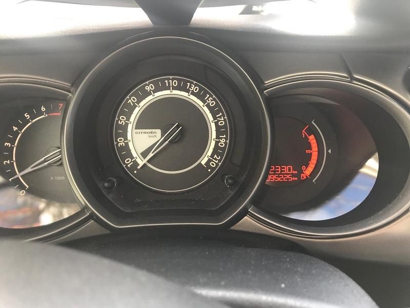 Gebraucht Citroën C3 SELECTION 82 PS (60 kW) 2016 Schwarz Limousine